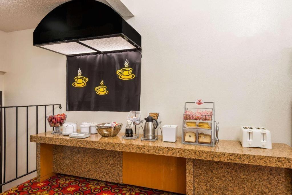 Quality Inn & Suites Earth City Ngoại thất bức ảnh