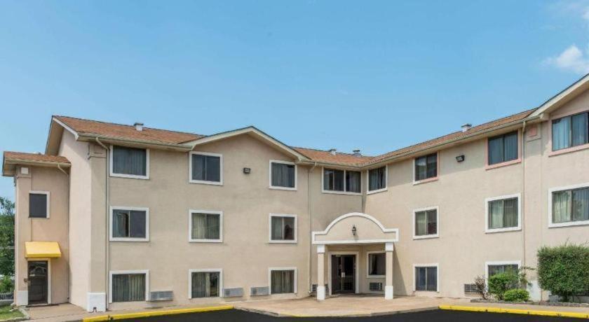 Quality Inn & Suites Earth City Ngoại thất bức ảnh